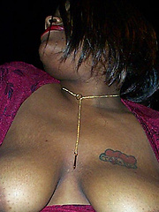 Black chick amateur posing in the car
