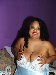 Fat ebony woman Nila share her big sized body
