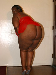 Two fat black lesbians lick and fuck each other\\\\\\\'s pussies