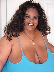 Top heavy black mama Hunni